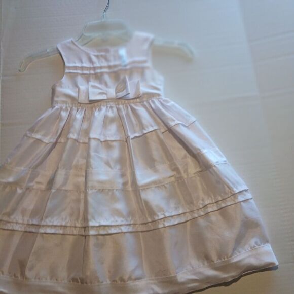 Cherokee 3T White Party Dress For Your Little one. Bow in Front & Button in Back - Picture 7 of 12